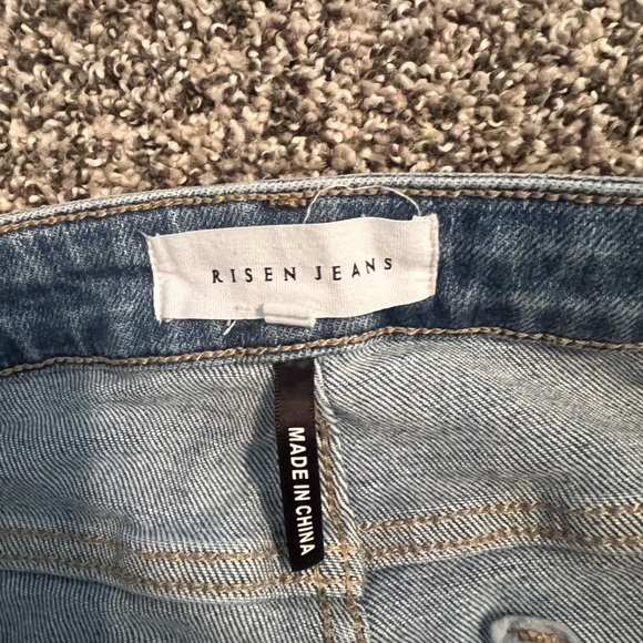 Women’s Risen Blue Jeans Size 3/26 - Picture 2 of 4